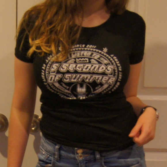 Five Seconds of Summer Concert Tee Small - Picture 2 of 2